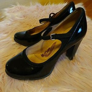 Sofft black leather strap high heels pumps